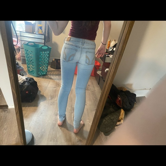 Womens Hollister Low Rise, Light Wash Skinny Jeans - Picture 4 of 4